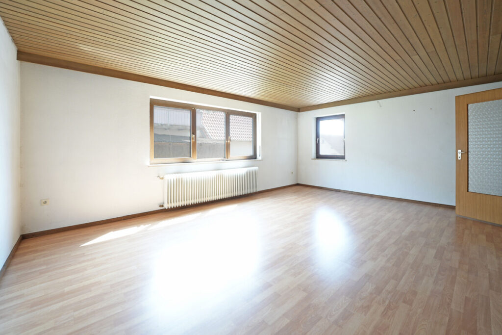 Sanieren, zusammenwachsen oder neu beginnen: Sanierungsbedürftiges Einfamilienhaus in Ergoldsbach