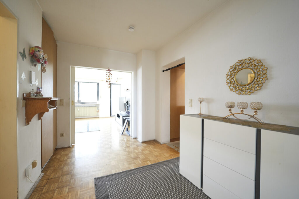 Ausblick genießen! Vermietete 3,5-Zimmer-Wohnung mit Balkon – Nähe Bahnhof