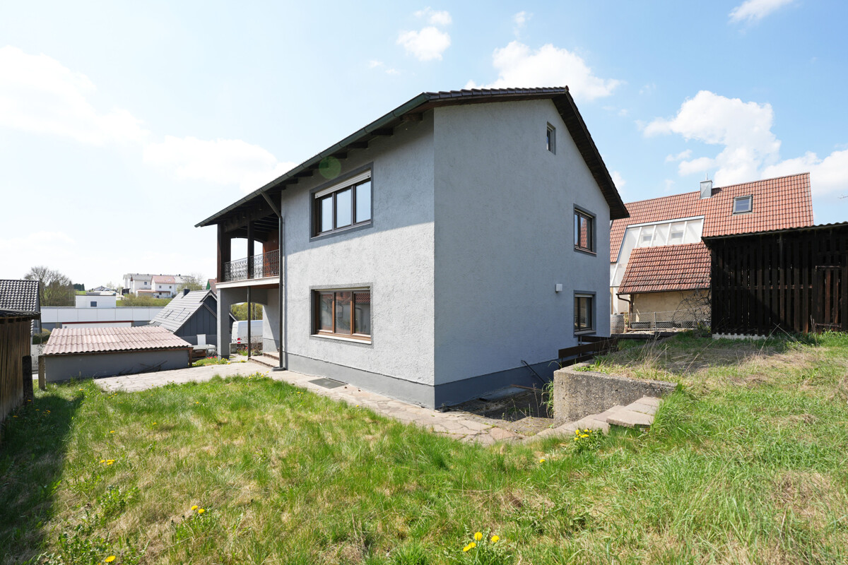 Sanieren, zusammenwachsen oder neu beginnen: Sanierungsbedürftiges Einfamilienhaus in Ergoldsbach