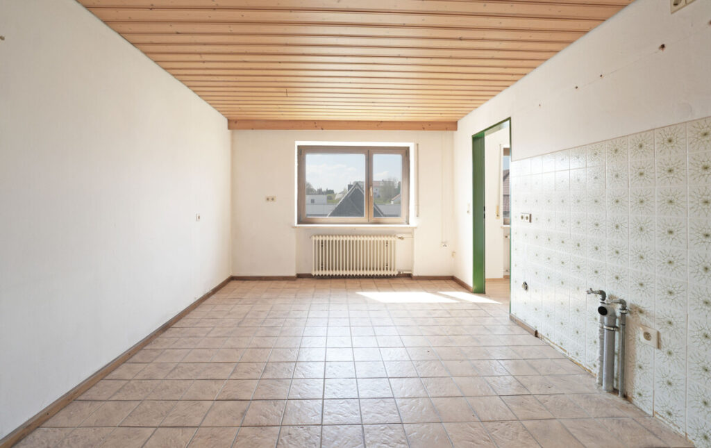 Sanieren, zusammenwachsen oder neu beginnen: Sanierungsbedürftiges Einfamilienhaus in Ergoldsbach